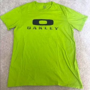 Men’s size Medium Oakley t-shirt